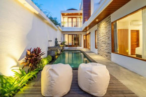 NEW Villa Carina Bali - 4 Bedrooms with ensuites, Rooftop Sunset Bar, Pool, Workstation, Quiet and Central